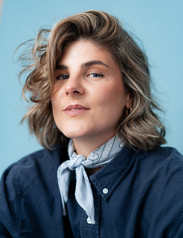 Vrouwelijk model met licht bruin met blauwe ogen Manon A.