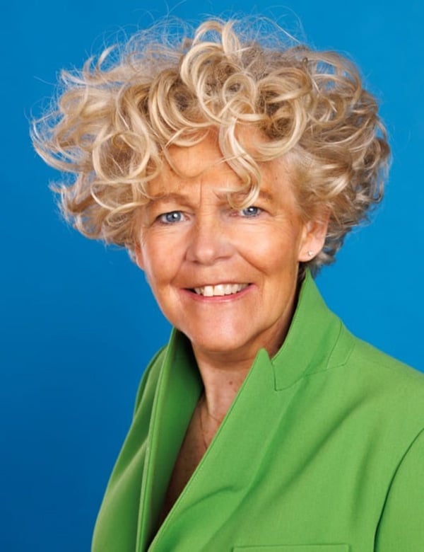 Vrouwelijk model met blond haar marjan