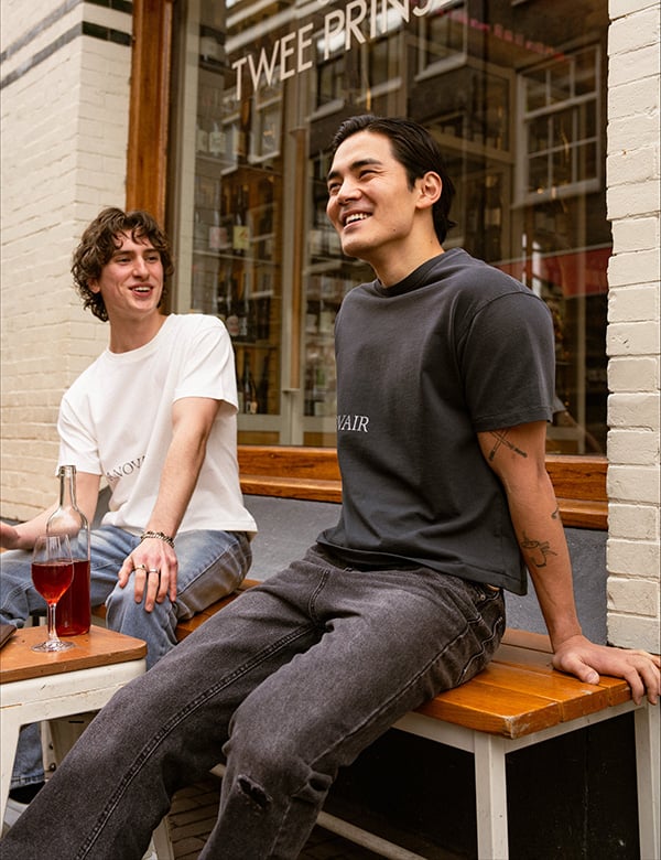 Mannelijk model met zwart haar Noah Tenzin.