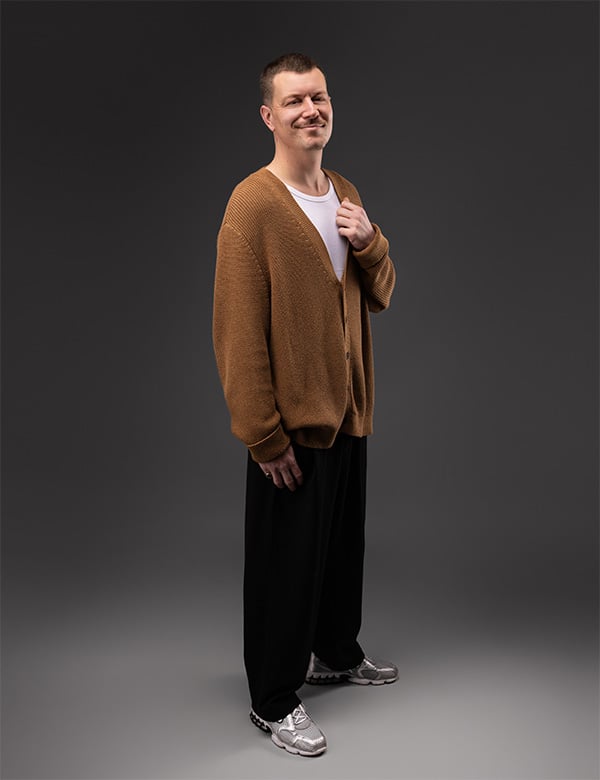 Mannelijk model met bruin haar Aaron.