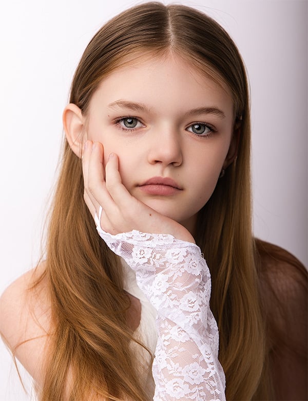 Kindermodel met rossig haar Amy