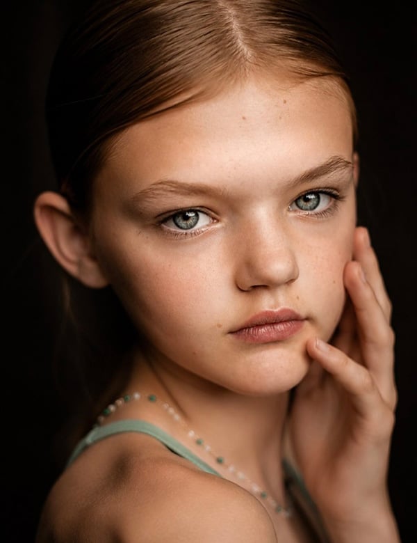 Kindermodel met rossig haar Amy