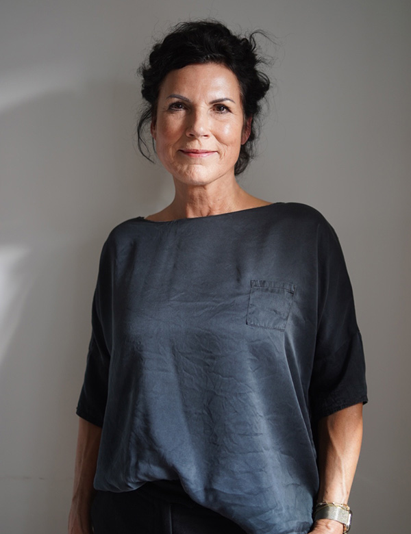 Vrouwelijk model met zwart haar Caroline S.