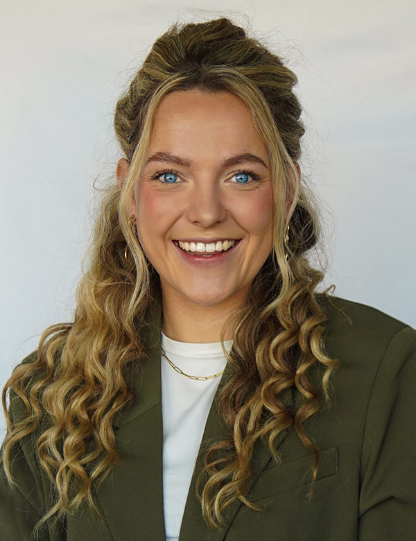 Vrouwelijk model met blond haar Chris L.