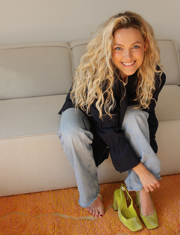 Vrouwelijk model met blond haar Chris L.