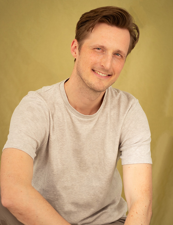 Mannelijk model met blond haar en groen-grijze ogen Dirk B.