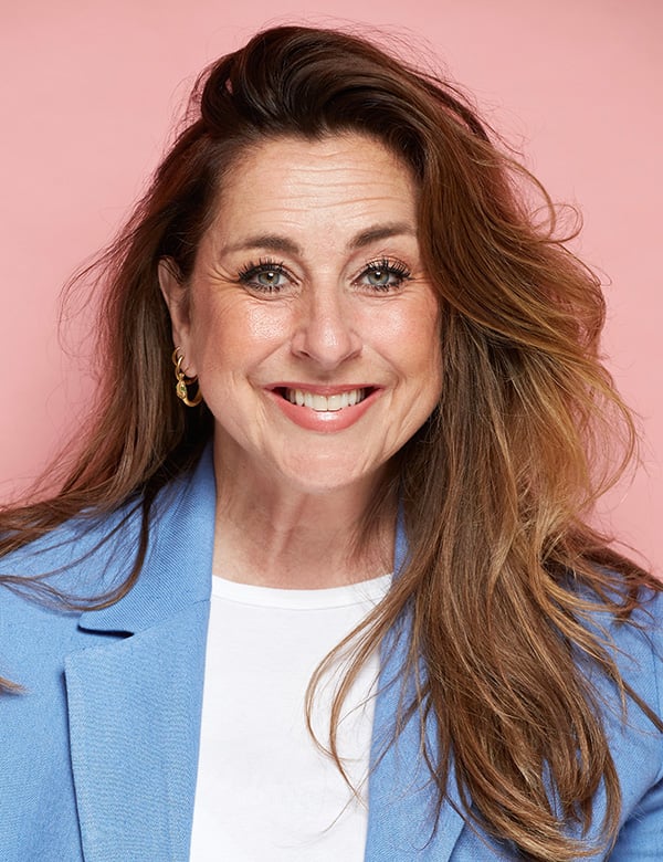 Vrouwelijk model met donkerbruin haar Ester B.