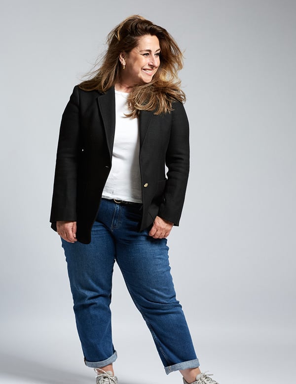 Vrouwelijk model met donkerbruin haar Ester B.