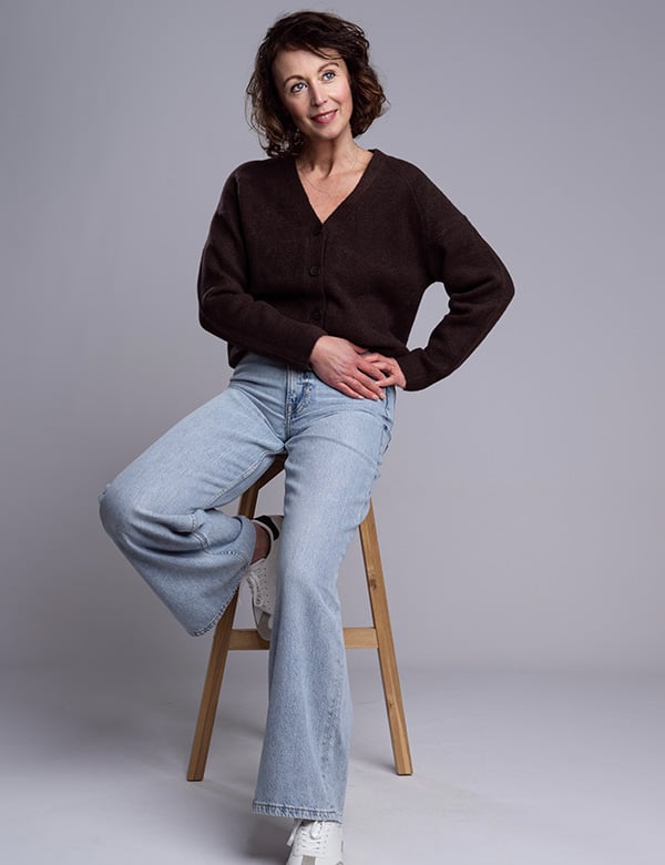Vrouwelijk model met bond/bruin haar met blauwe ogen Fabienne M.