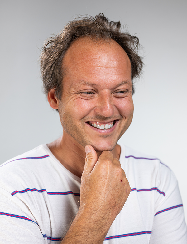 Mannelijk model met blond/bruin haar Floris M.