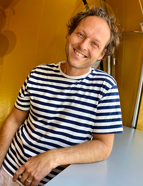 Mannelijk model met blond/bruin haar Floris M.