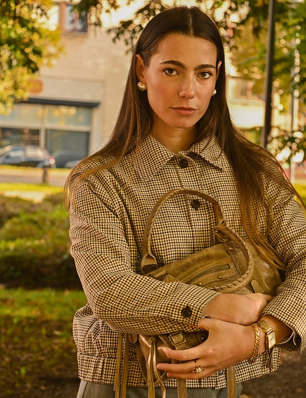 Vrouwelijk model met bruin haar en bruine ogen Leonie B.