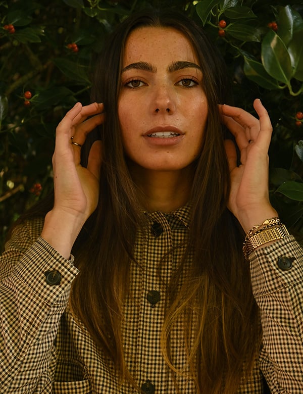 Vrouwelijk model met bruin haar en bruine ogen Leonie B.