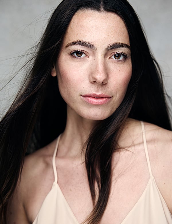 Vrouwelijk model met bruin haar en bruine ogen Leonie B.