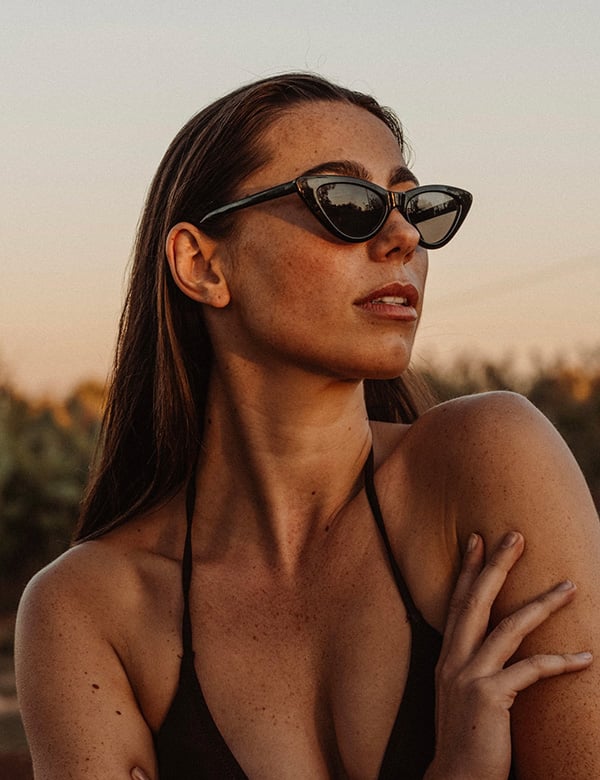 Vrouwelijk model met bruin haar en bruine ogen Leonie B.
