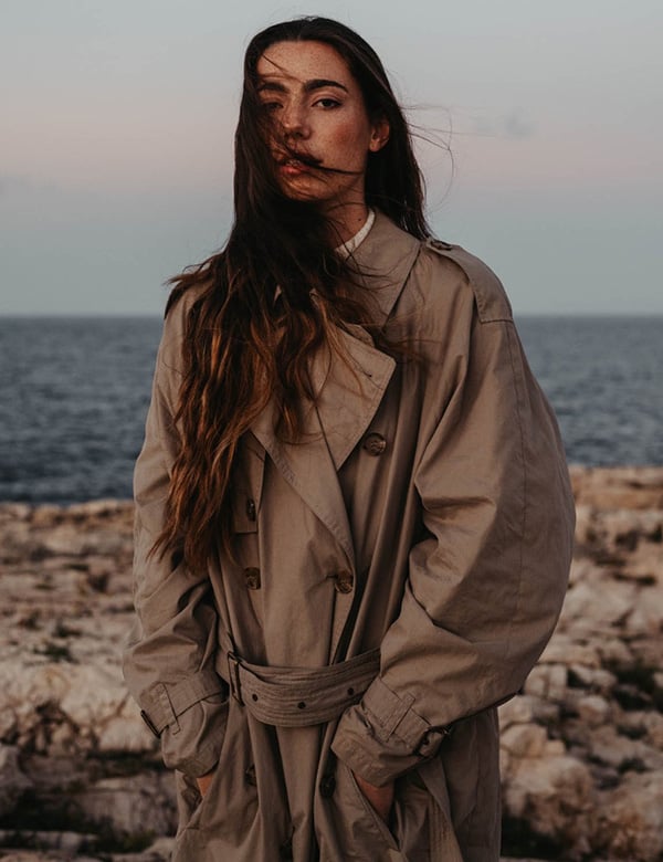 Vrouwelijk model met bruin haar en bruine ogen Leonie B.
