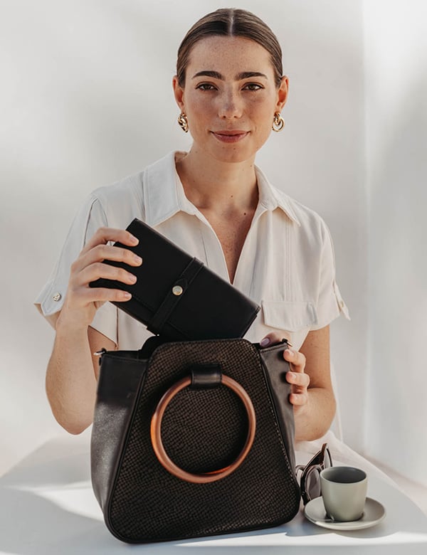 Vrouwelijk model met bruin haar en bruine ogen Leonie B.