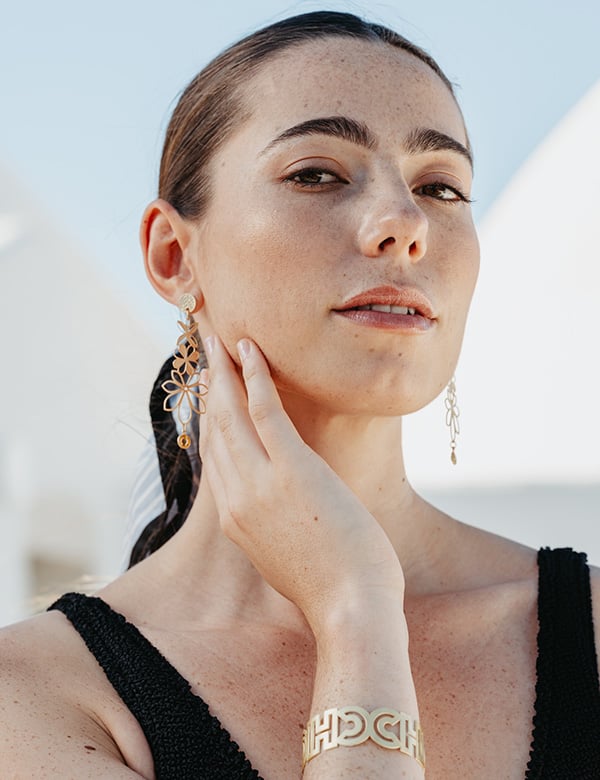 Vrouwelijk model met bruin haar en bruine ogen Leonie B.