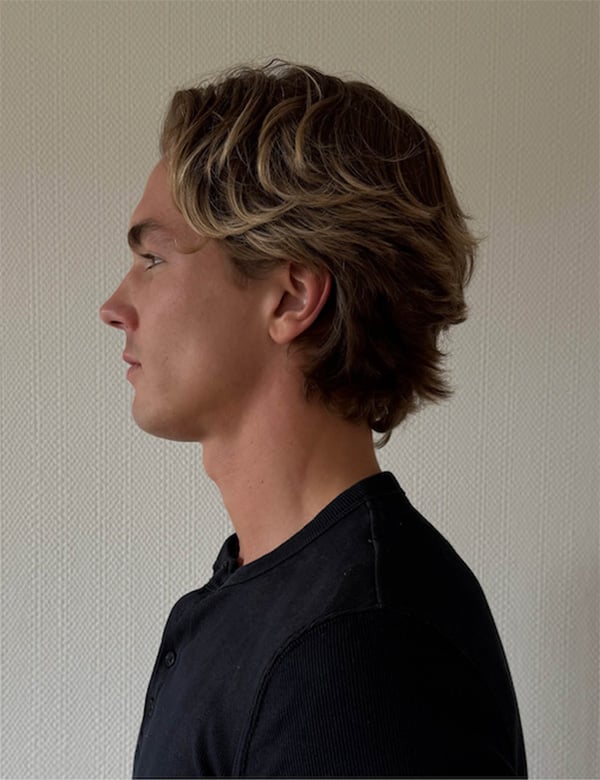 Mannelijk model met donkerblond haar Maarten He