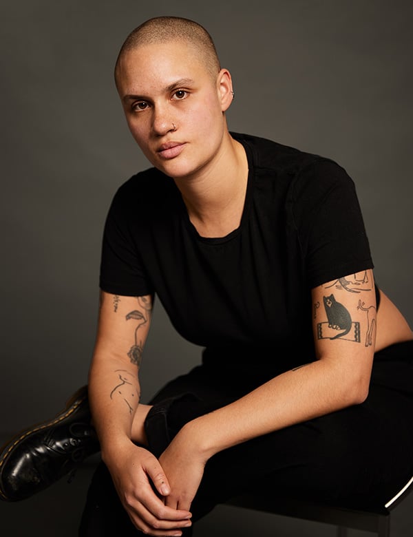 Vrouwelijk model met bruin haar Roos F.