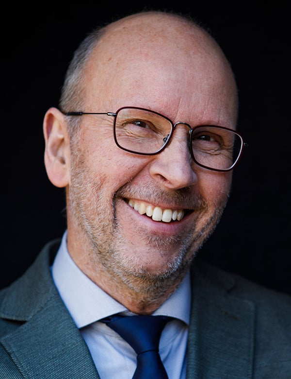 Mannelijk kaal model met groene ogen Arie W.