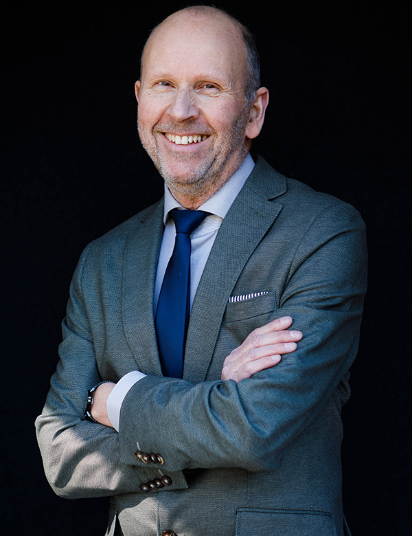 Mannelijk kaal model met groene ogen Arie W.