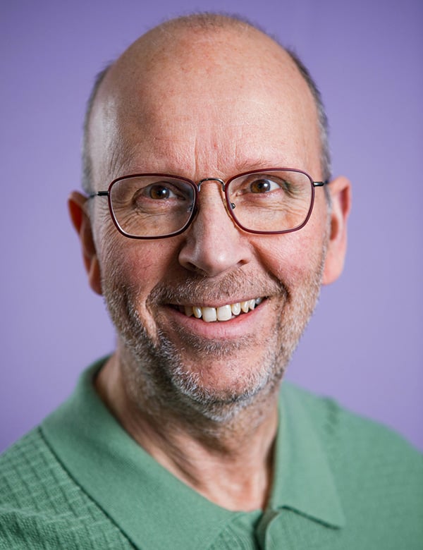 Mannelijk kaal model met groene ogen Arie W.