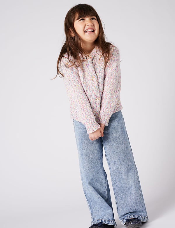 Kinderlijk model met lichtbruin haar en bruin-groene ogen Eliza D.