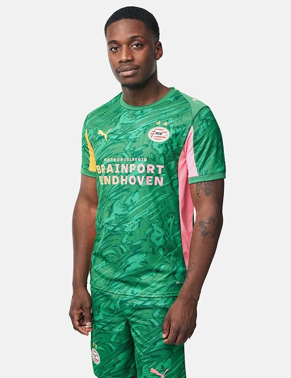 Mannelijk model met zwart haar en bruine ogen Fiefi.