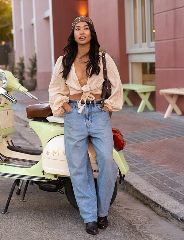 vrouwelijk model met donker haar Florence.