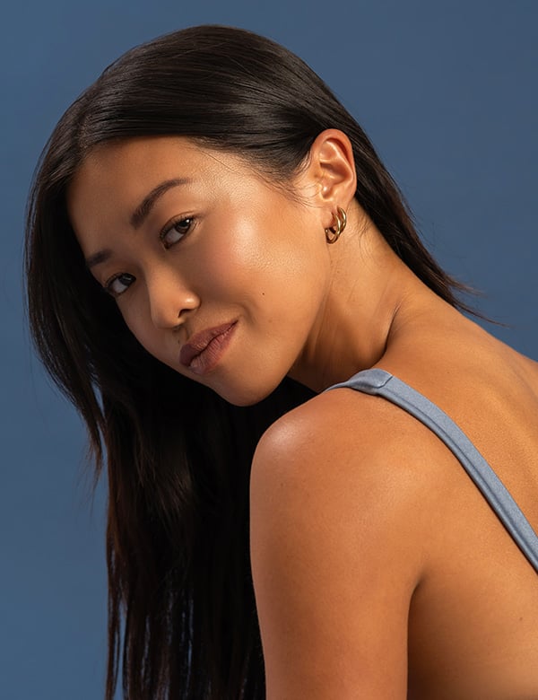 vrouwelijk model met donker haar Florence.