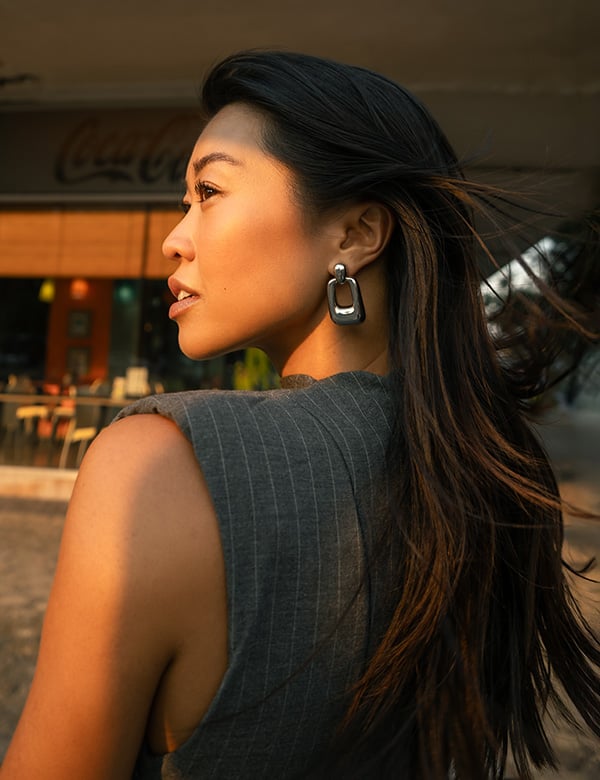 vrouwelijk model met donker haar Florence.