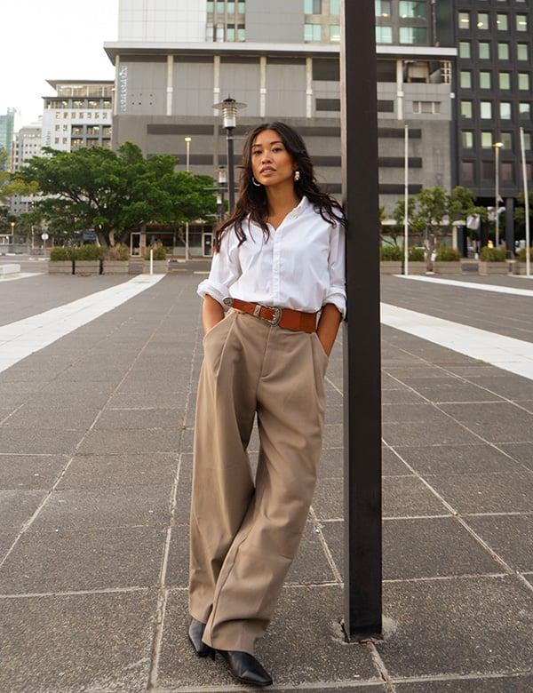 vrouwelijk model met donker haar Florence.