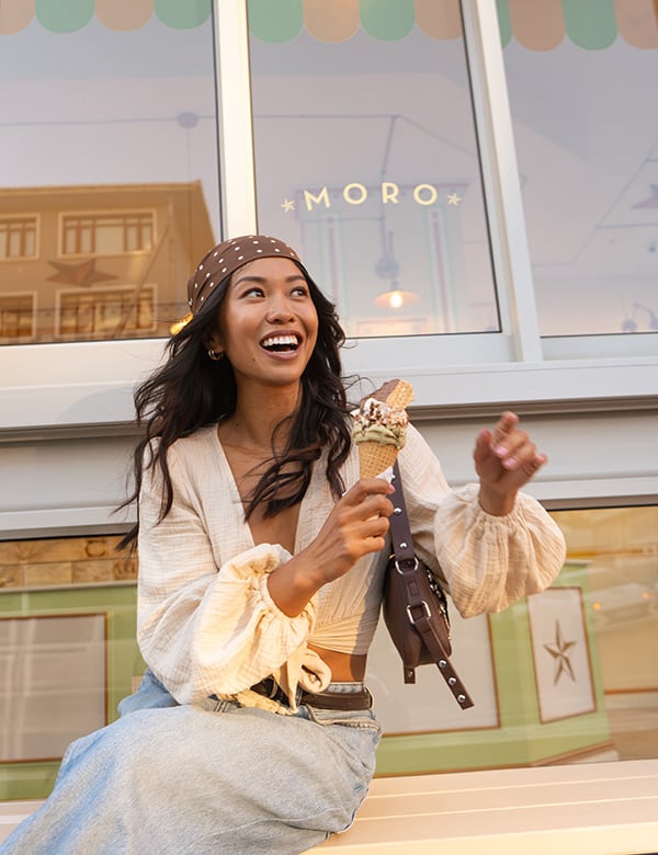 vrouwelijk model met donker haar Florence.