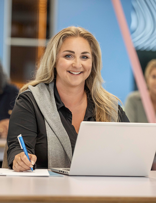 Vrouwelijk model met lang blond haar Graziella R.