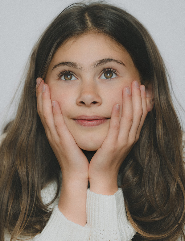Kinderlijk model met bruin haar en bruine ogen Jasmijn S.