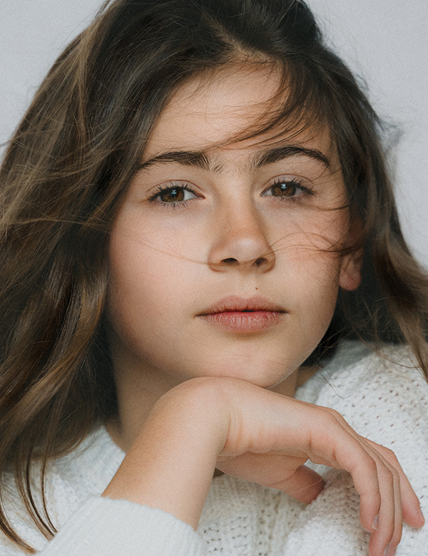 Kinderlijk model met bruin haar en bruine ogen Jasmijn S.