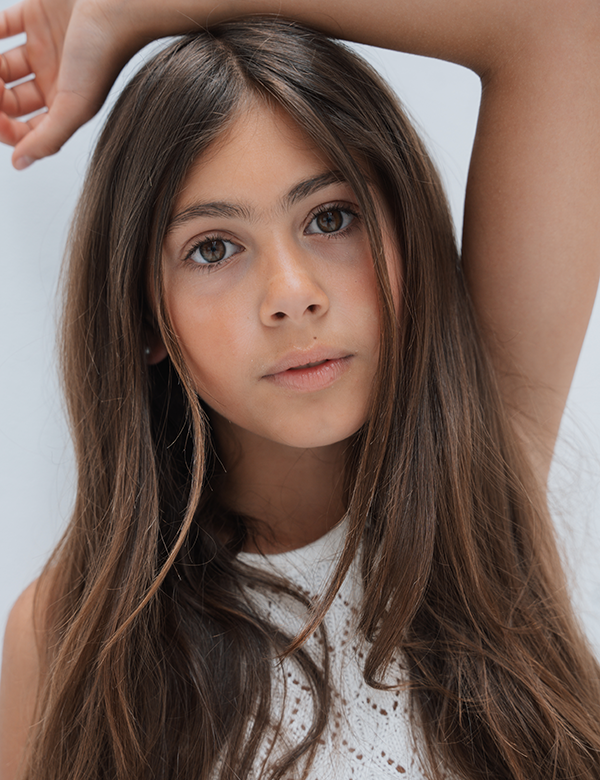 Kindermodel met bruin haar Jasmijn S