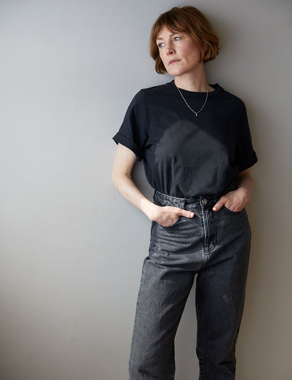 Vrouwelijk model met roodbruin haar en blauw-groene ogen Lin Hu.