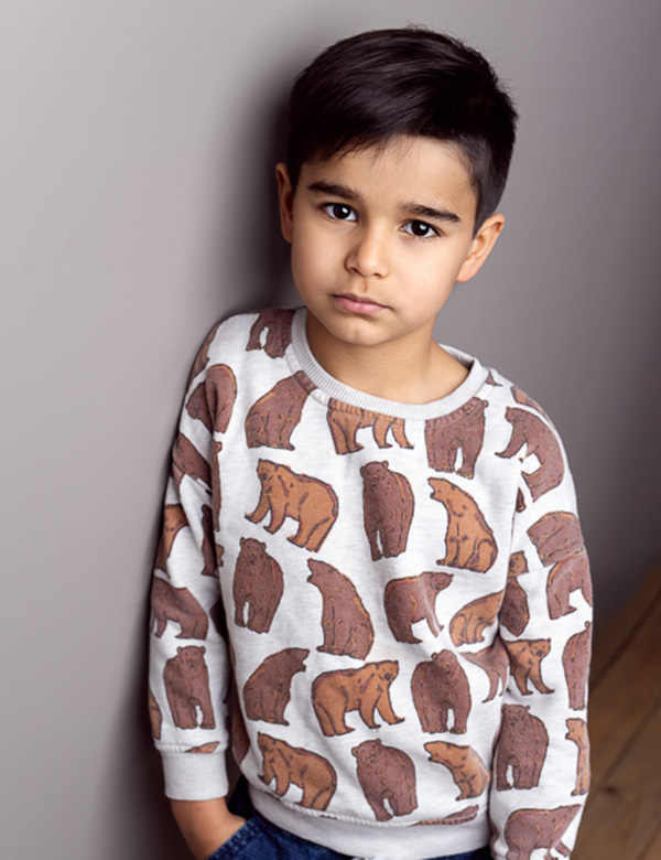 Kinderlijk model met bruin haar en bruine ogen Stan T.