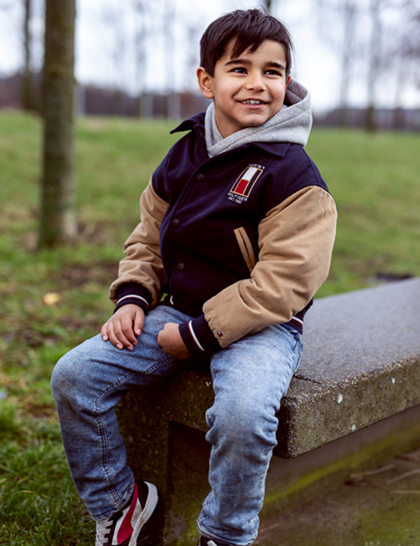 Kinderlijk model met bruin haar en bruine ogen Stan T.