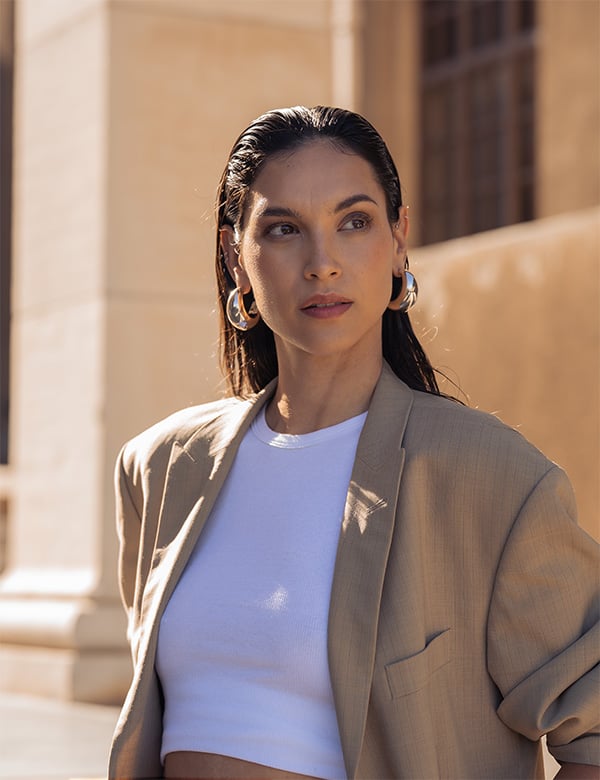 Vrouwelijk model met donkerbruin haar Claudia O.