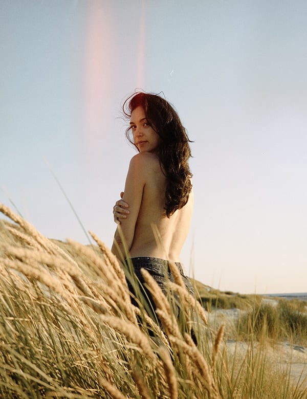 Vrouwelijk model met donker haar Claudia O