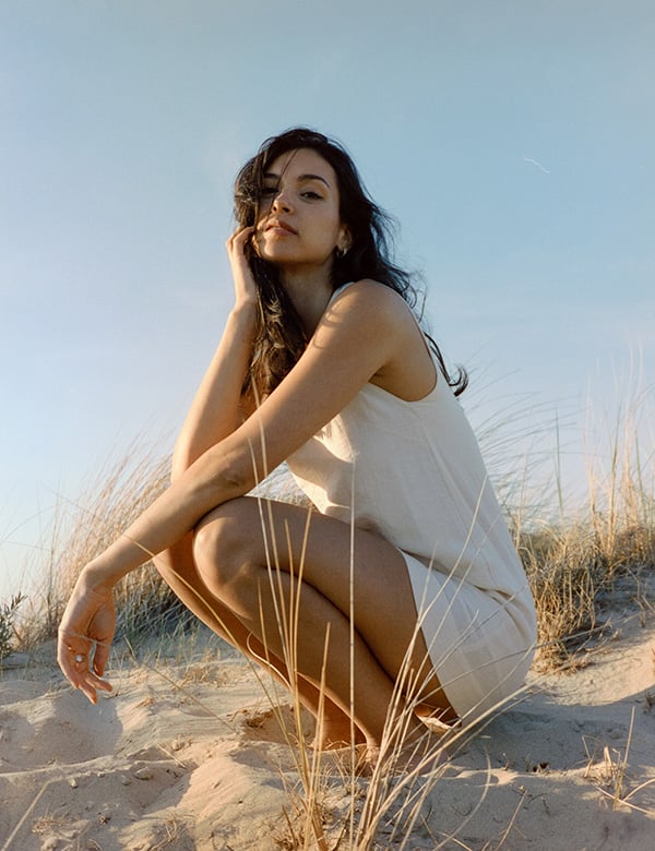 Vrouwelijk model met donker haar Claudia O