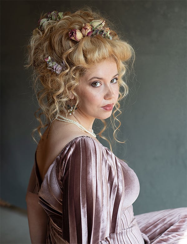 Vrouwelijk model met blond haar Estelle