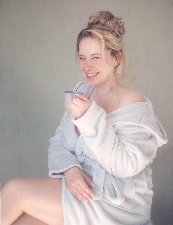 Vrouwelijk model met blond haar Estelle