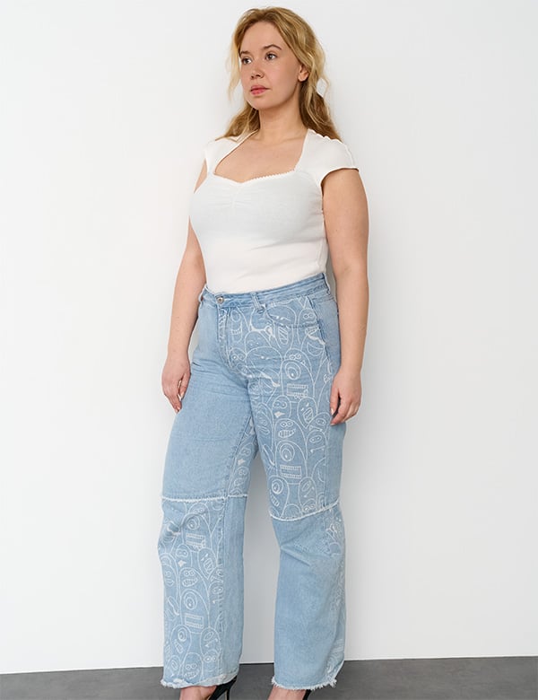 Vrouwelijk model met blond haar Estelle