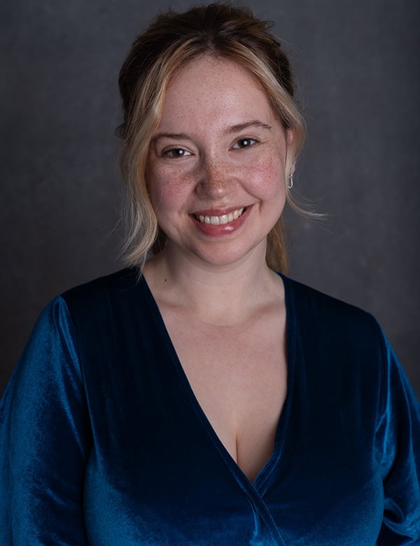 Vrouwelijk model met blond haar Estelle L.