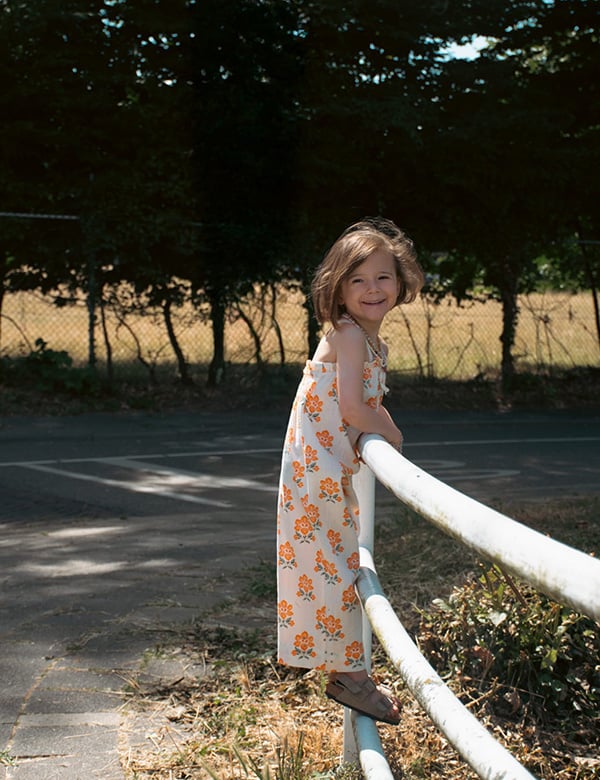 Kinder model met kort bruin haar Holly M.