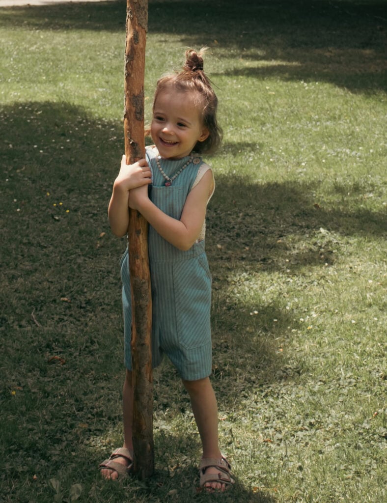 Kinder model met kort bruin haar Holly M.